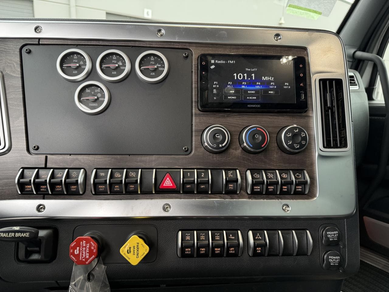 2025 Western Star 47X — photo 11