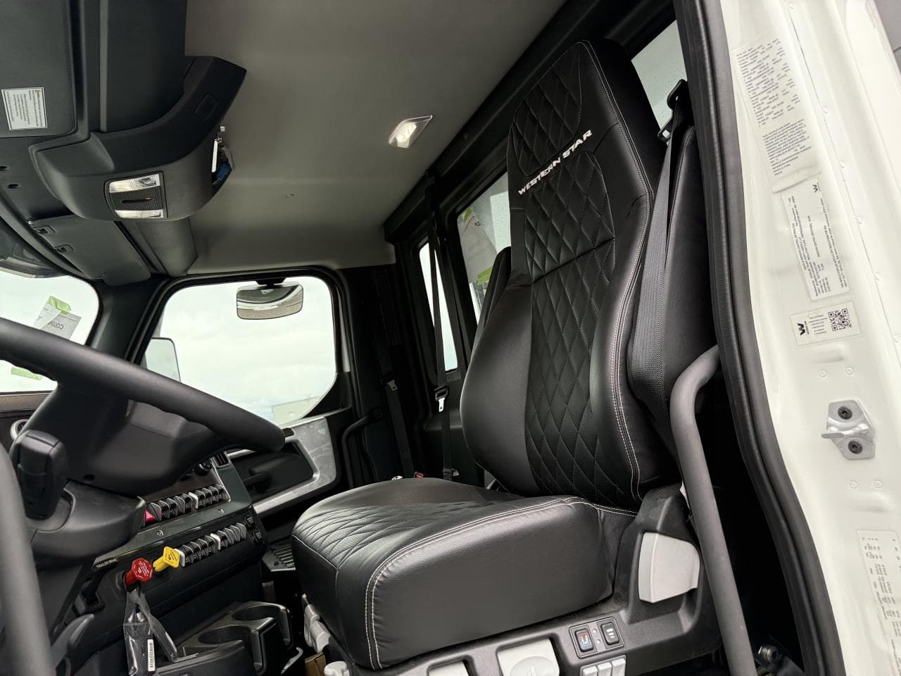 2025 Western Star 47X — photo 9