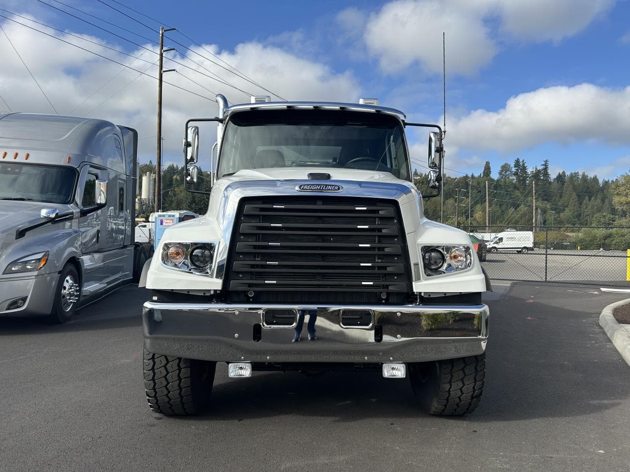 2026 Freightliner 114SD — photo 2