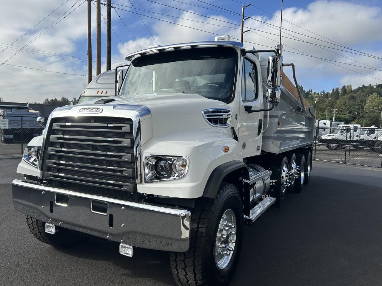 2026 Freightliner 114SD — photo 3