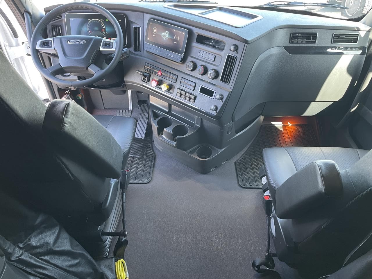 2026 Freightliner Cascadia — photo 9