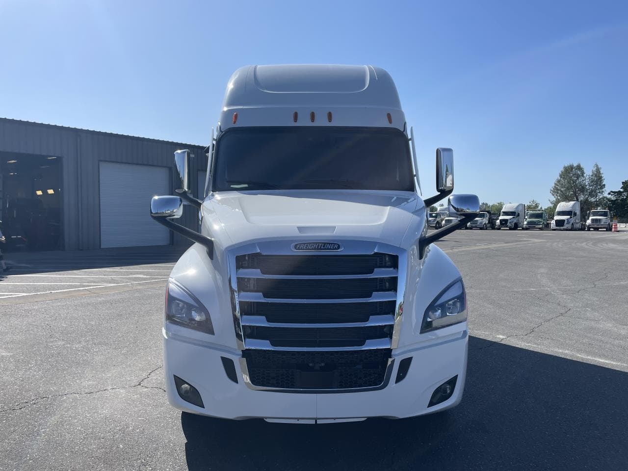 2026 Freightliner Cascadia — photo 2