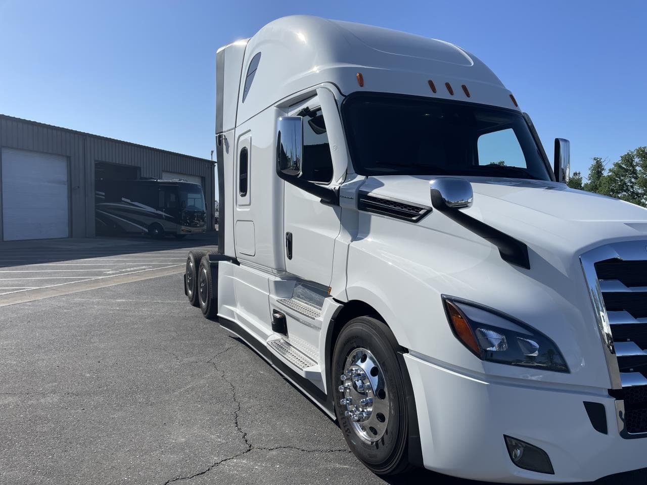 2026 Freightliner Cascadia — photo 3