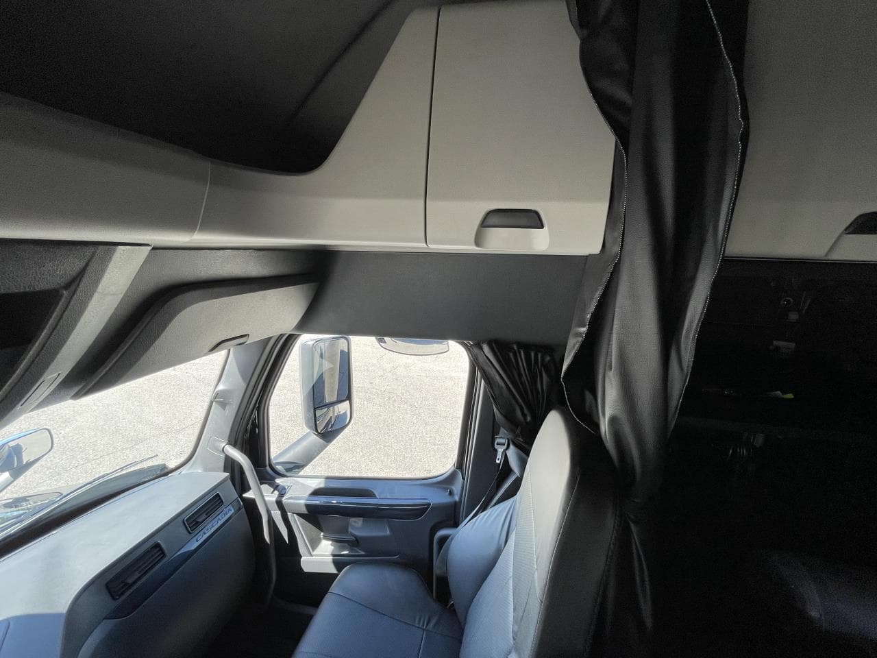 2026 Freightliner Cascadia — photo 11