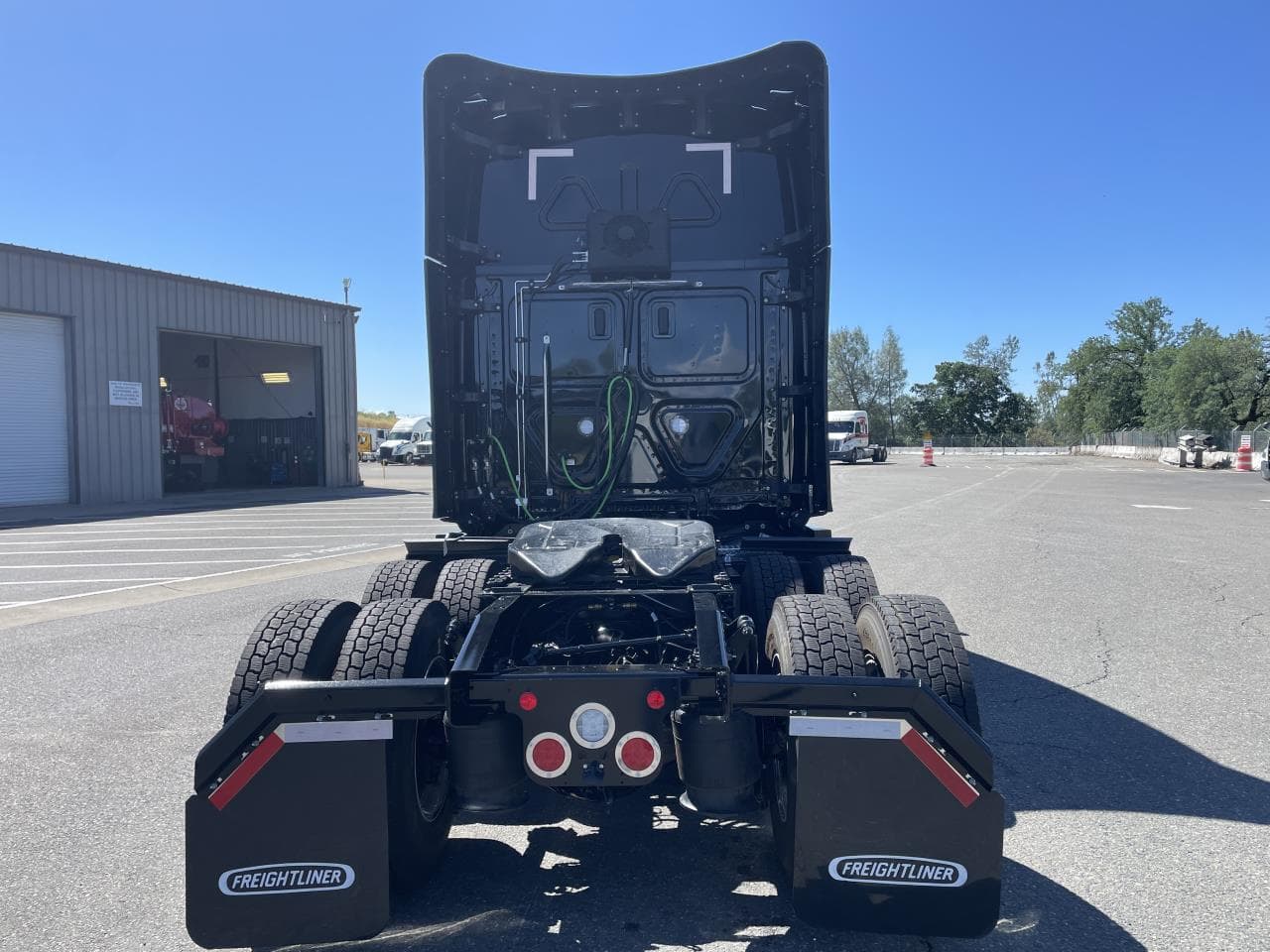 2026 Freightliner Cascadia — photo 2