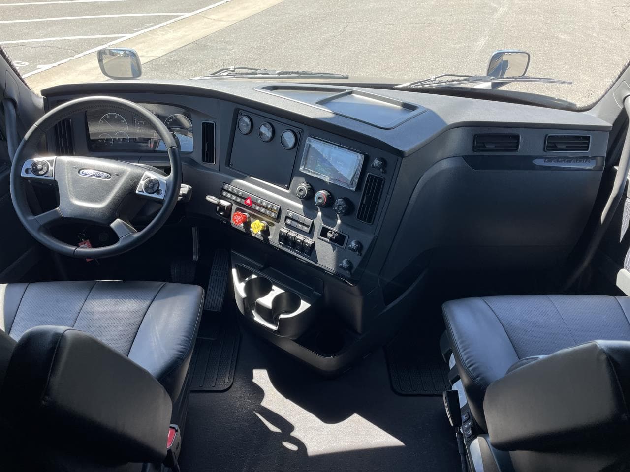 2026 Freightliner Cascadia — photo 6