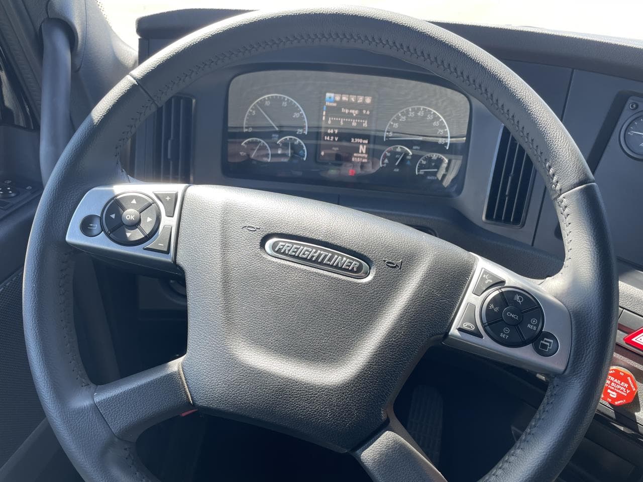 2026 Freightliner Cascadia — photo 7