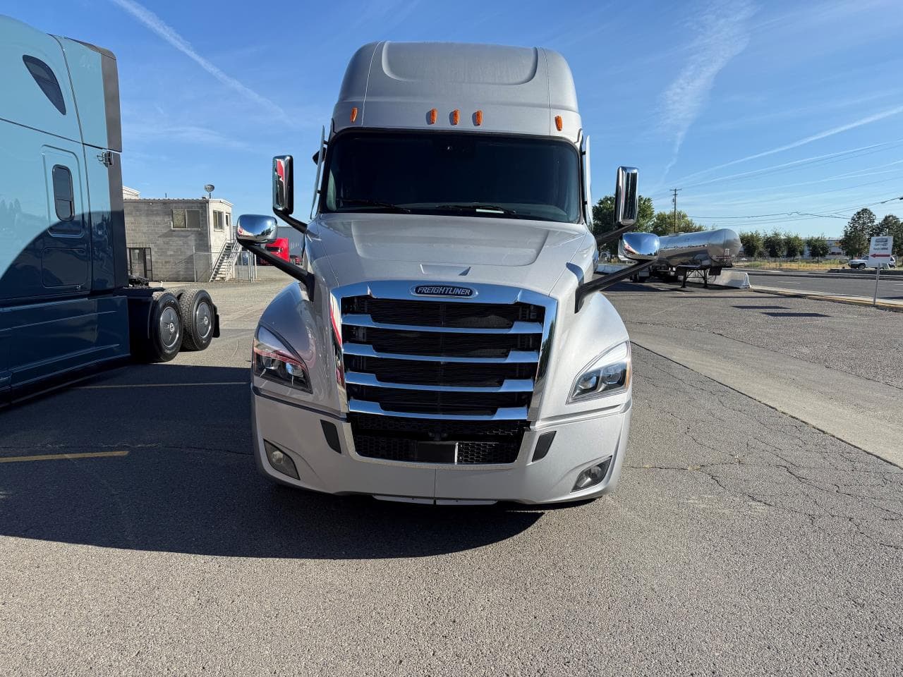 2026 Freightliner Cascadia — photo 2