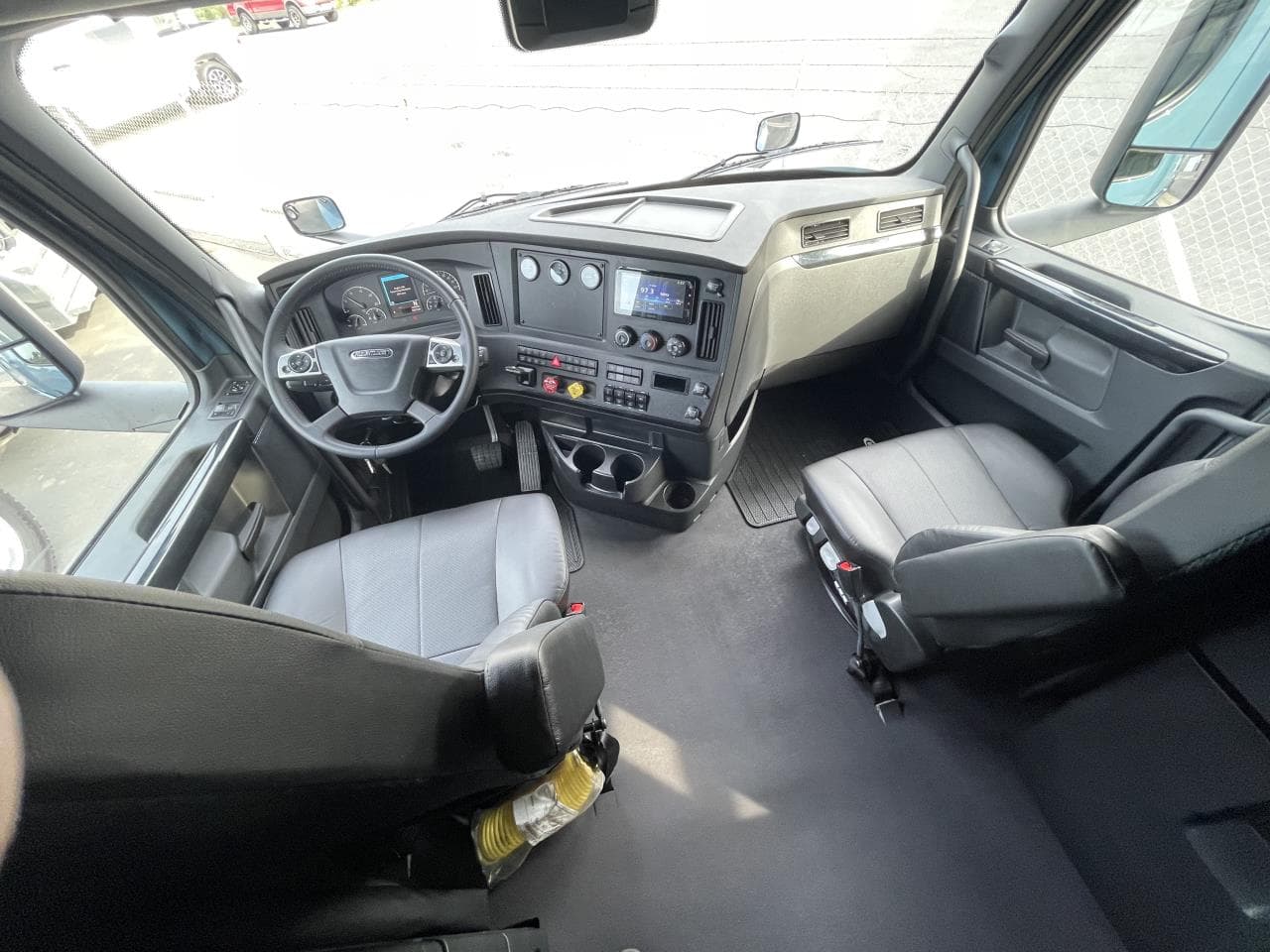 2026 Freightliner Cascadia — photo 12