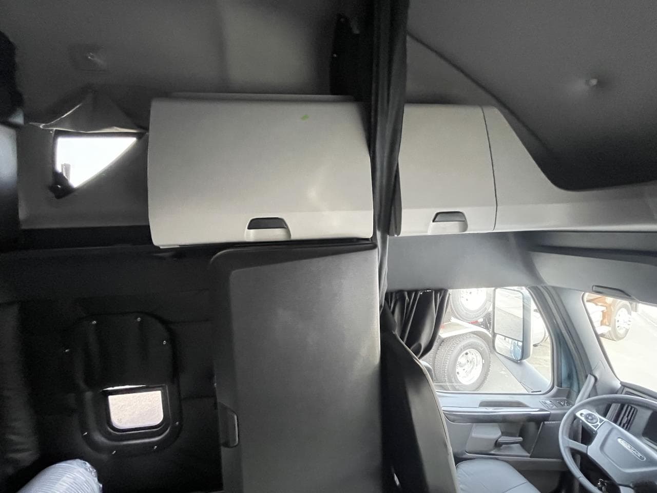 2026 Freightliner Cascadia — photo 8