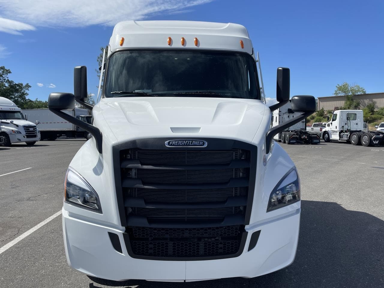 2026 Freightliner Cascadia — photo 2