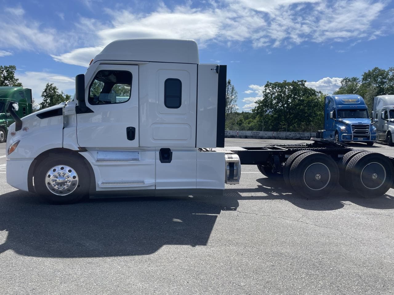 2026 Freightliner Cascadia — photo 3