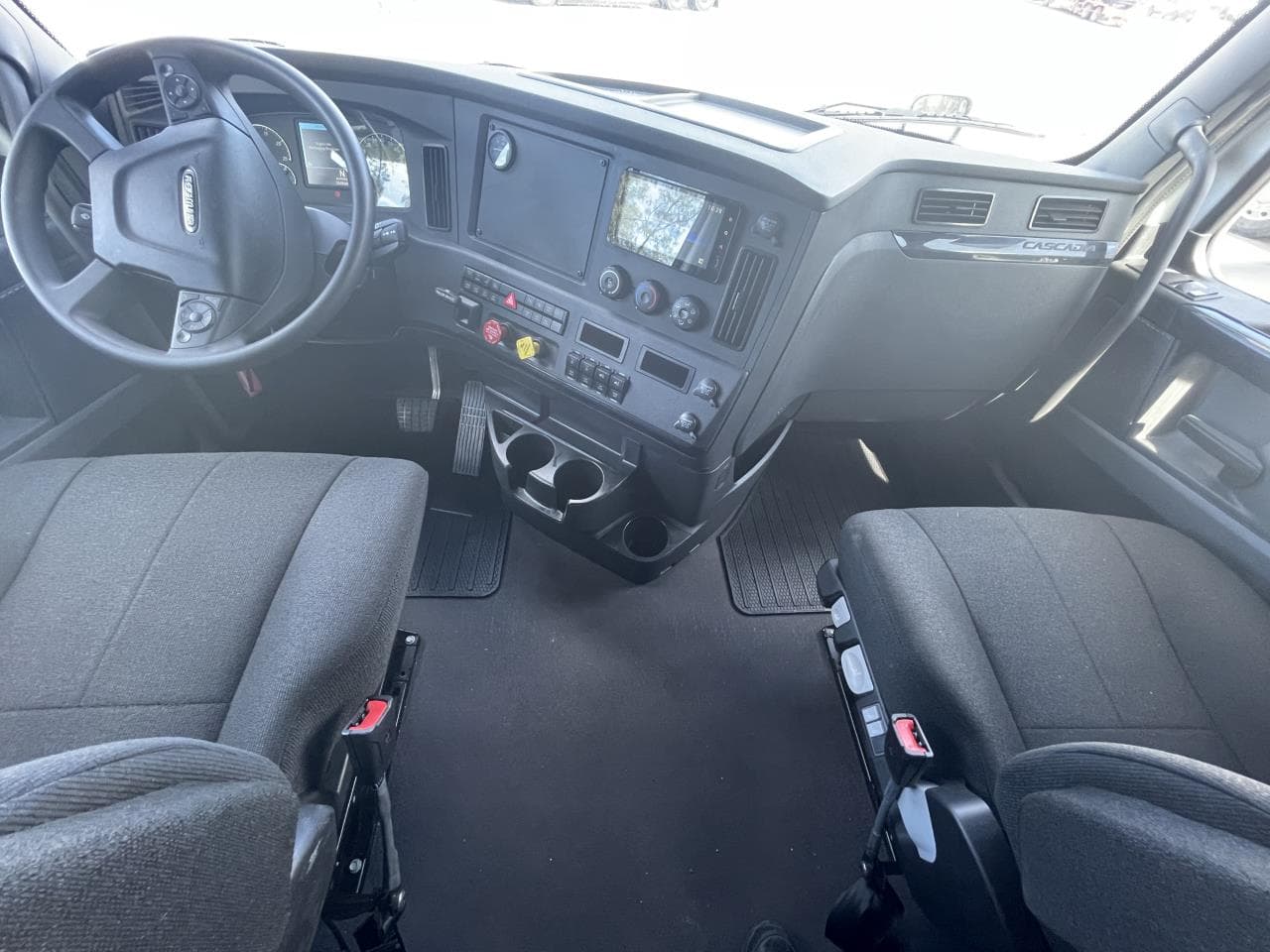 2026 Freightliner Cascadia — photo 6