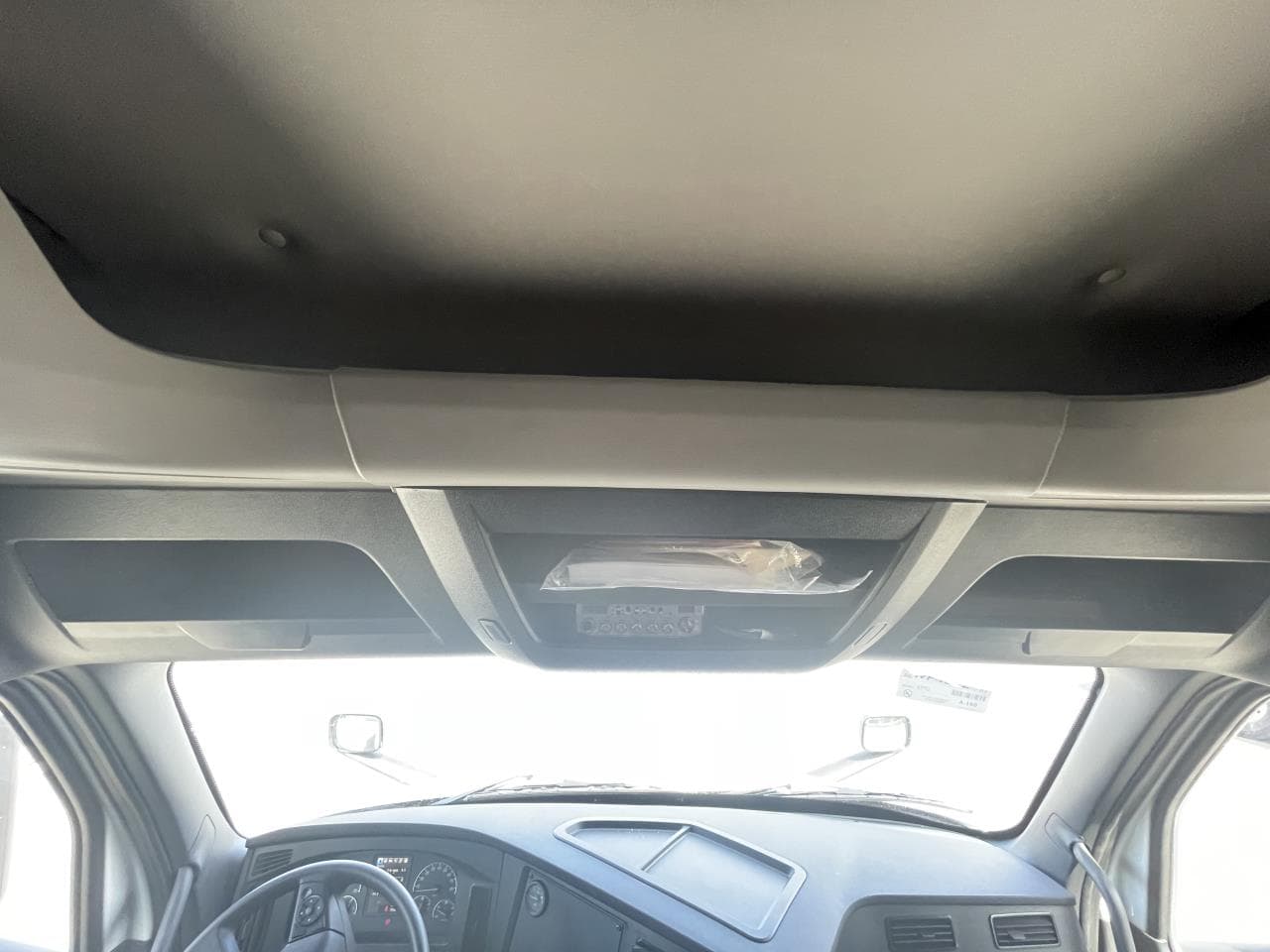 2026 Freightliner Cascadia — photo 9