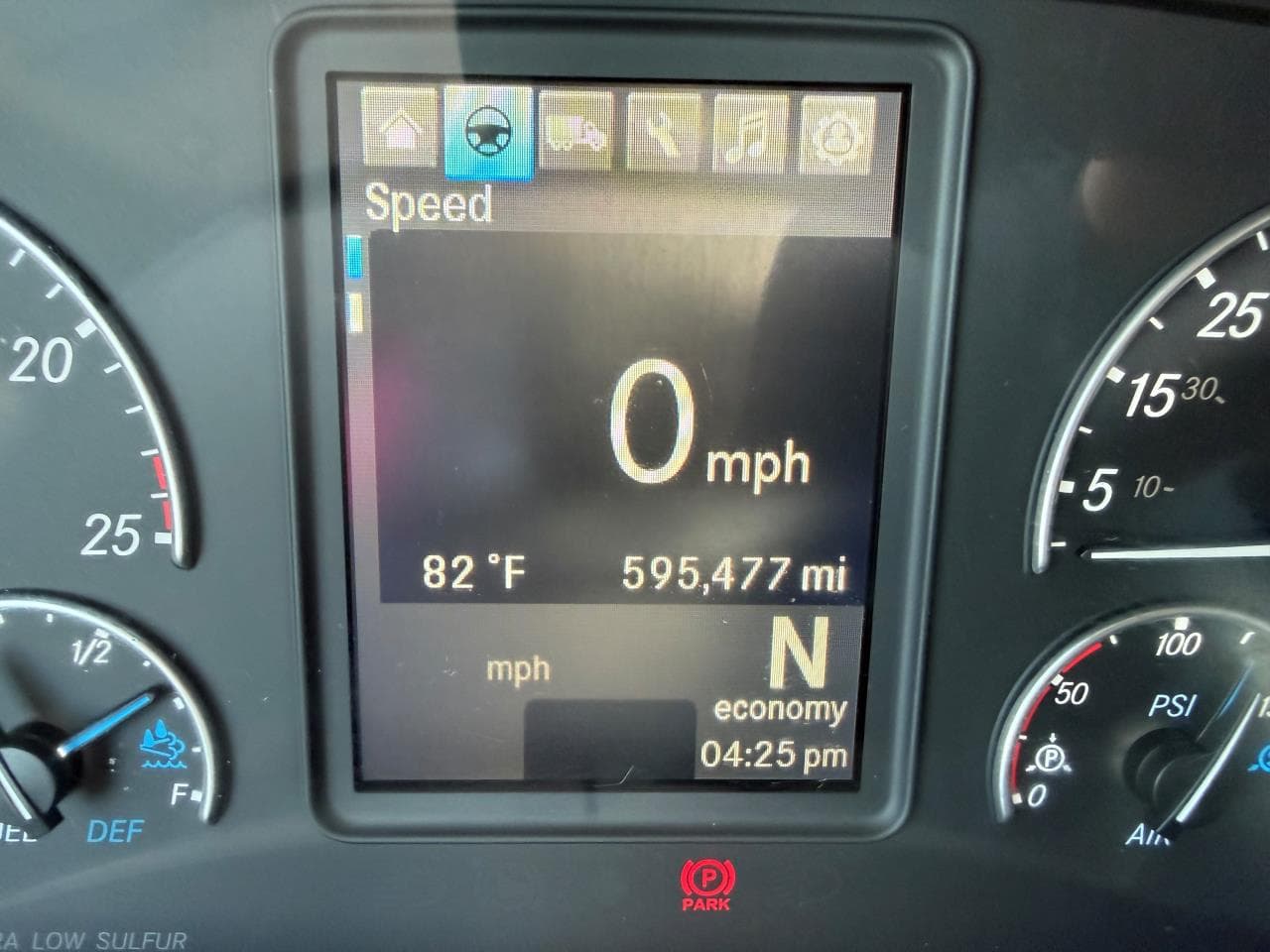 2020 Freightliner Cascadia — photo 10