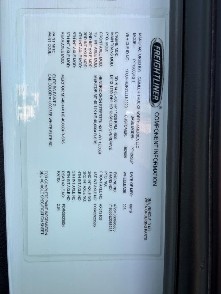 2020 Freightliner Cascadia — photo 11