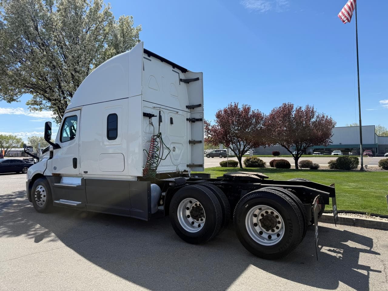2020 Freightliner Cascadia — photo 2