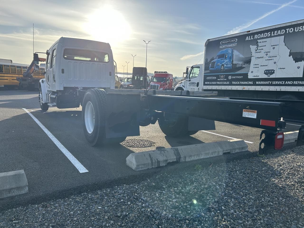 2024 Freightliner M2 106 — photo 4