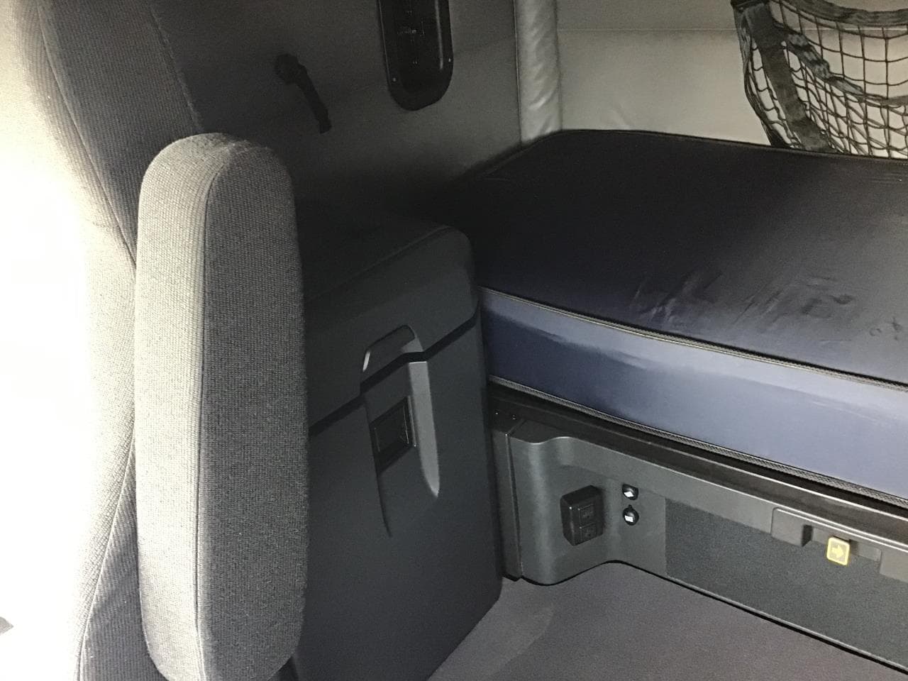 2022 Freightliner Cascadia — photo 7