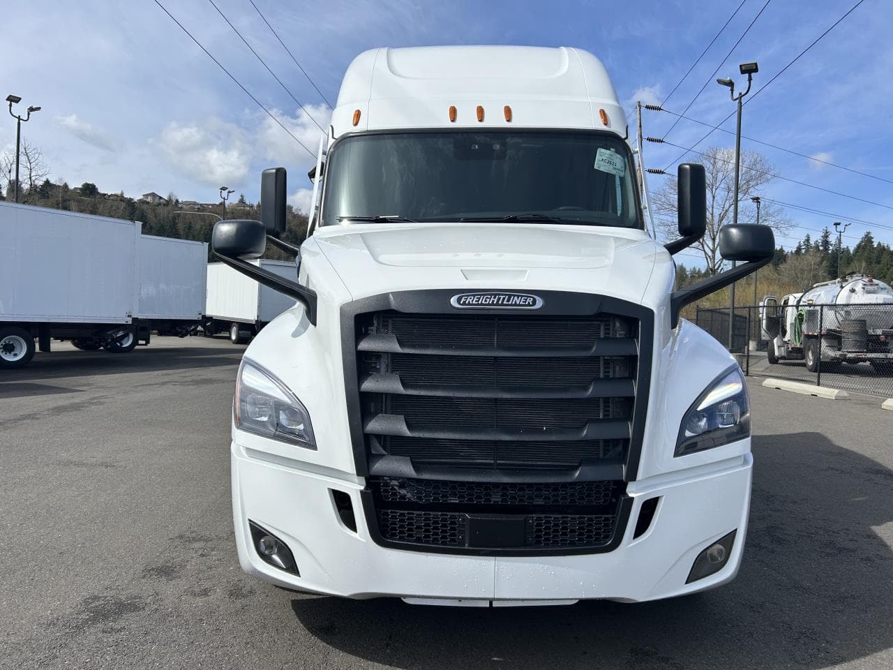 2027 Freightliner Cascadia — photo 2