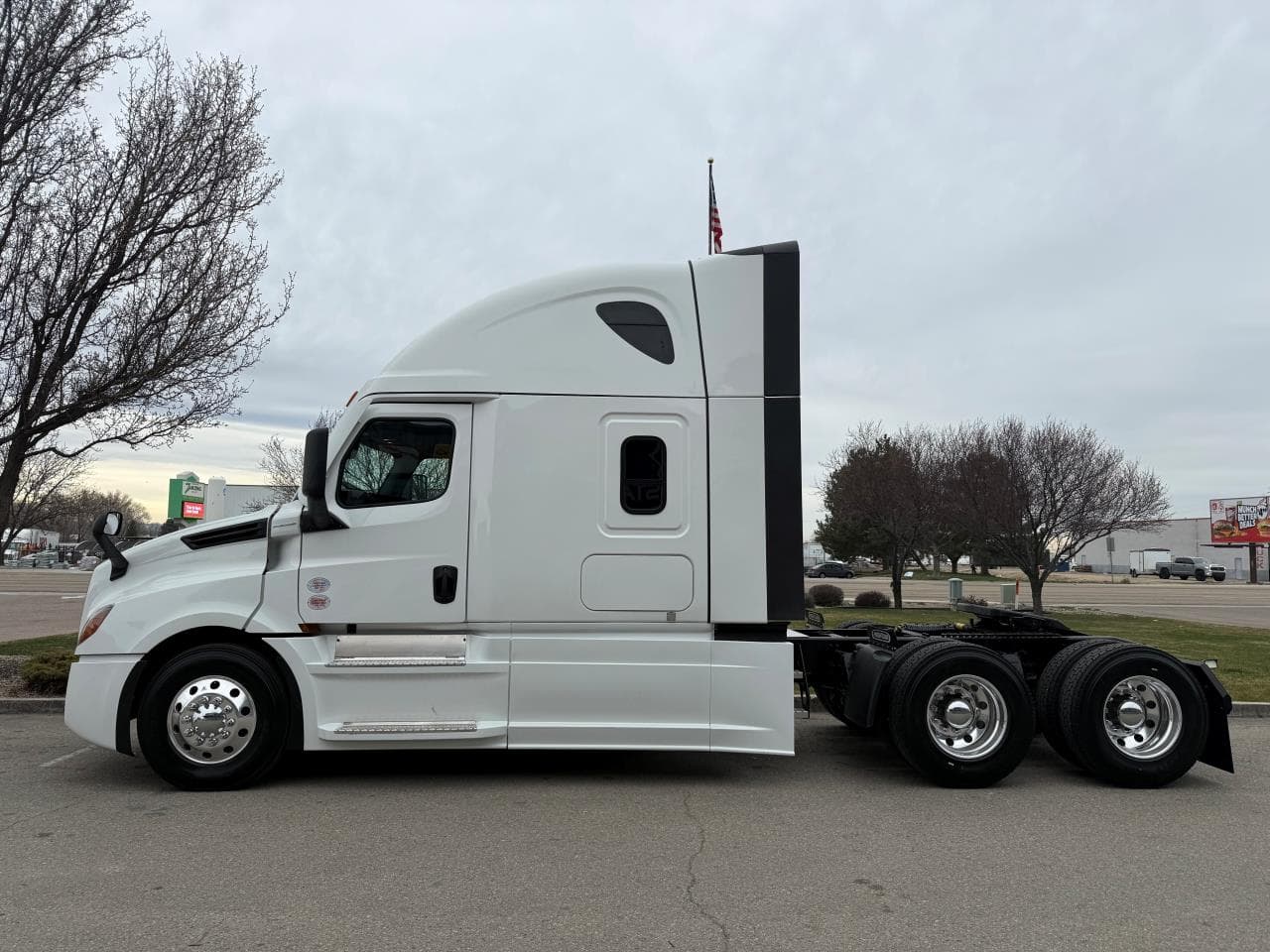 2027 Freightliner Cascadia — photo 2