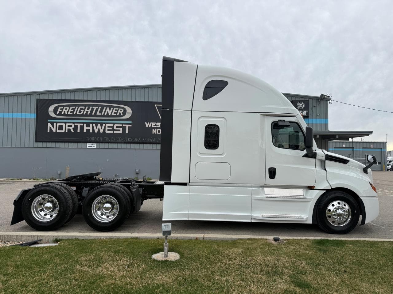 2027 Freightliner Cascadia — photo 5