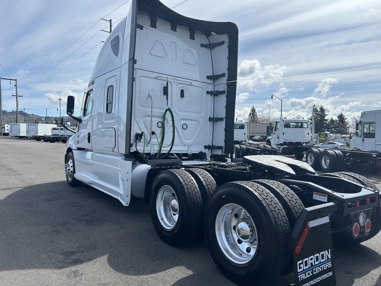 2027 Freightliner Cascadia — photo 4