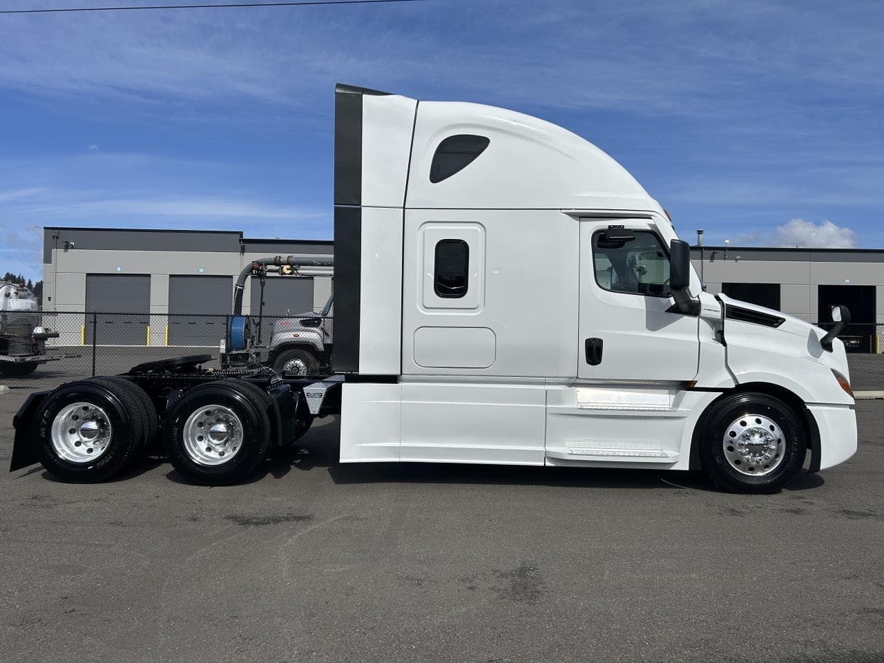 2027 Freightliner Cascadia — photo 6