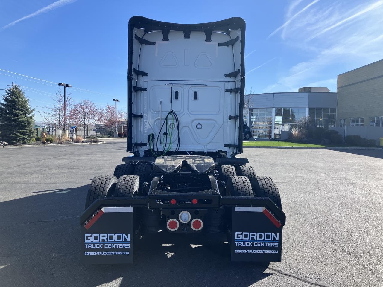 2027 Freightliner Cascadia — photo 4