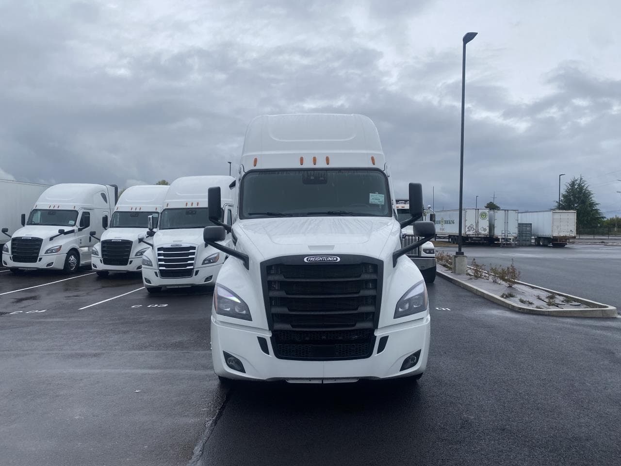 2027 Freightliner Cascadia — photo 2