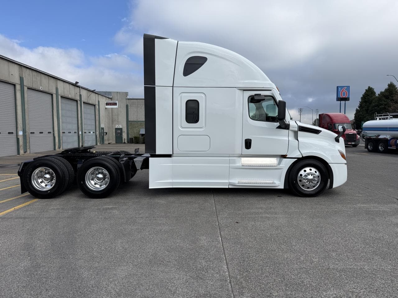 2027 Freightliner Cascadia — photo 4