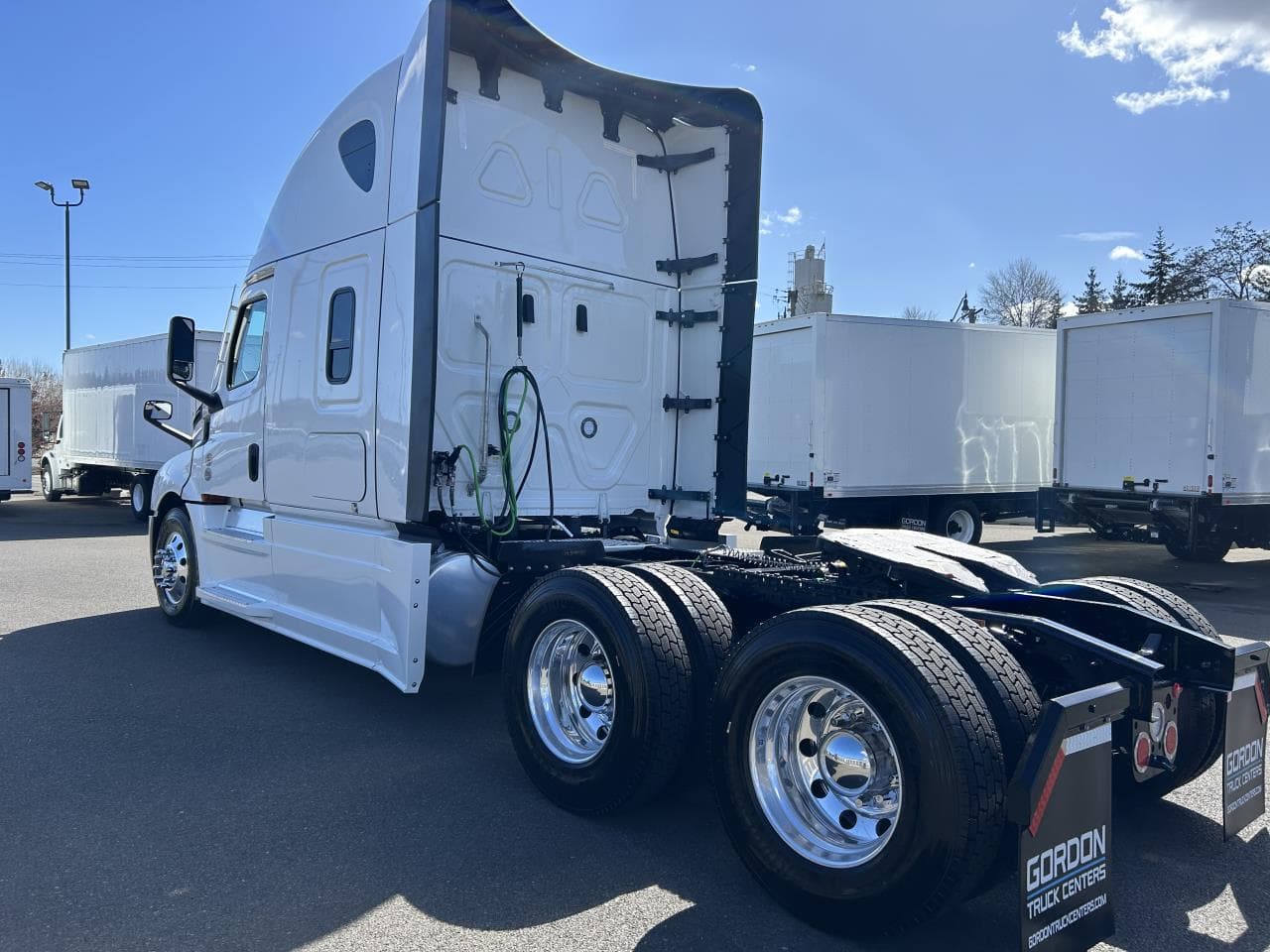2027 Freightliner Cascadia — photo 4