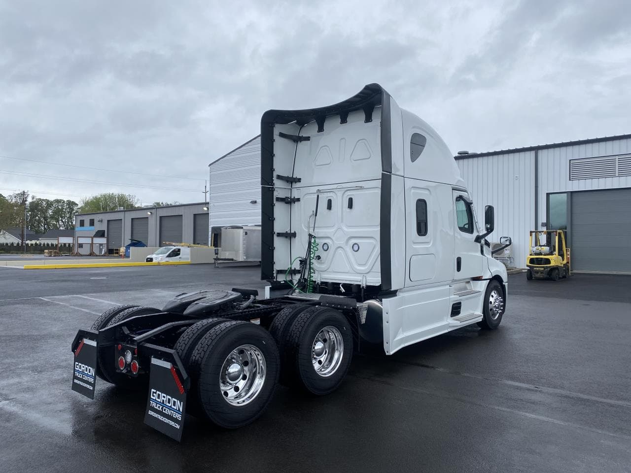 2027 Freightliner Cascadia — photo 7
