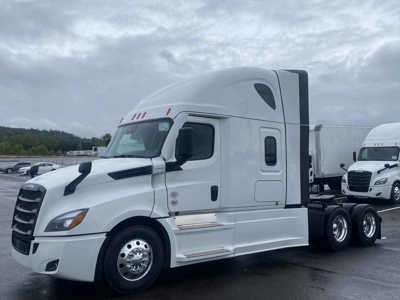 2027 Freightliner Cascadia — photo 2