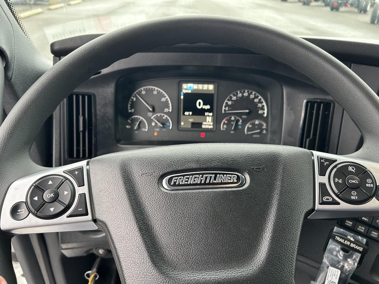 2027 Freightliner Cascadia — photo 10