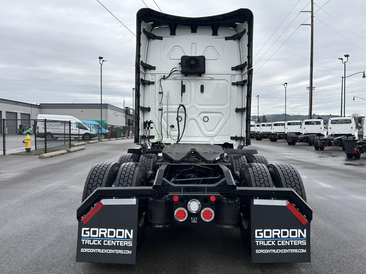 2027 Freightliner Cascadia — photo 3