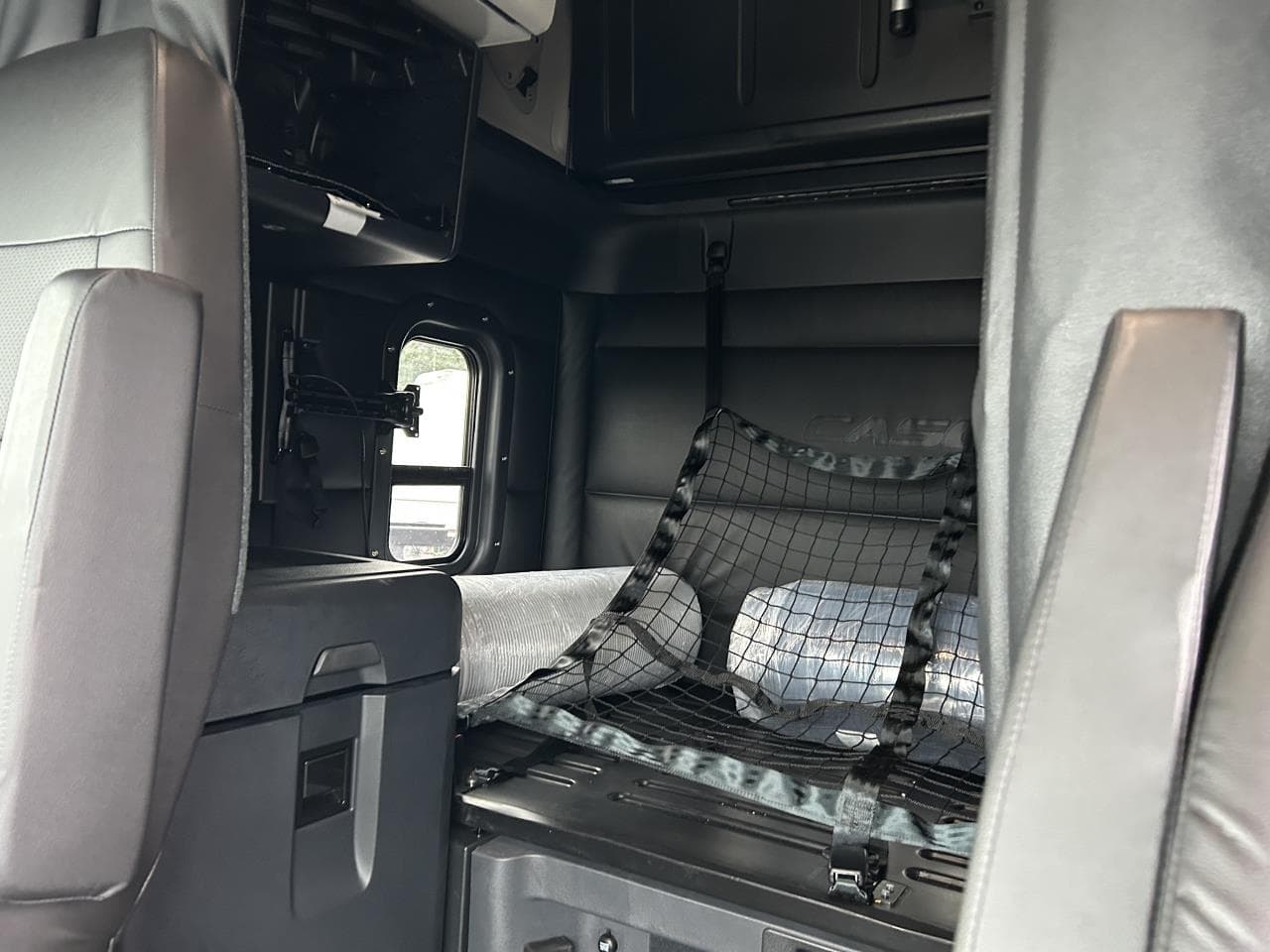 2027 Freightliner Cascadia — photo 8