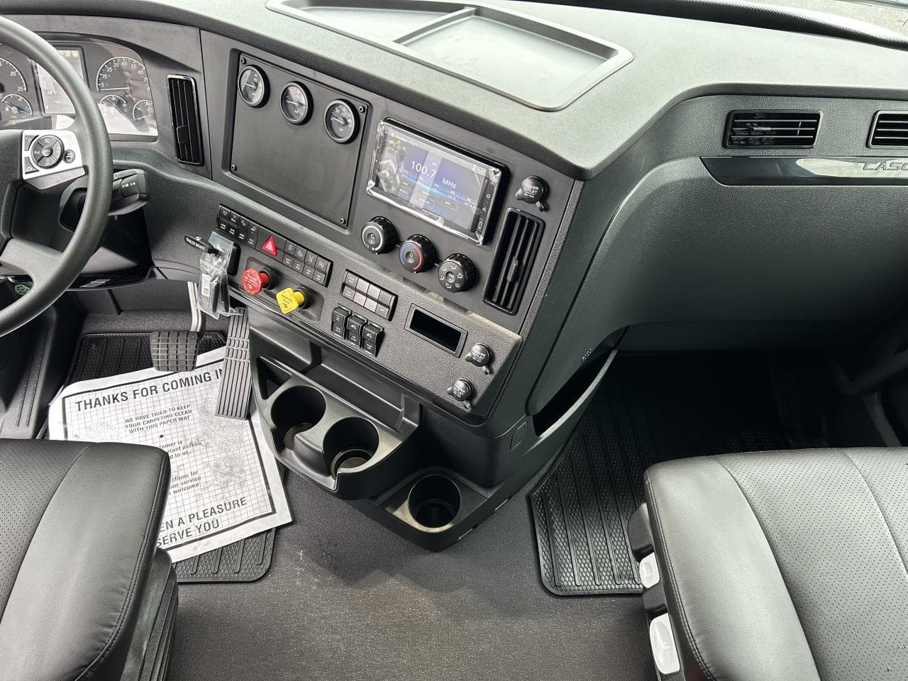 2027 Freightliner Cascadia — photo 9