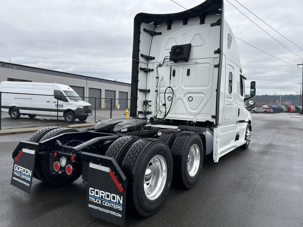 2027 Freightliner Cascadia — photo 4