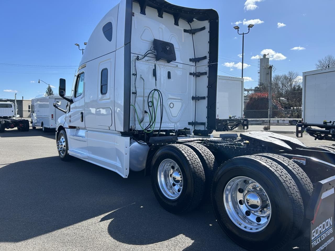 2027 Freightliner Cascadia — photo 3