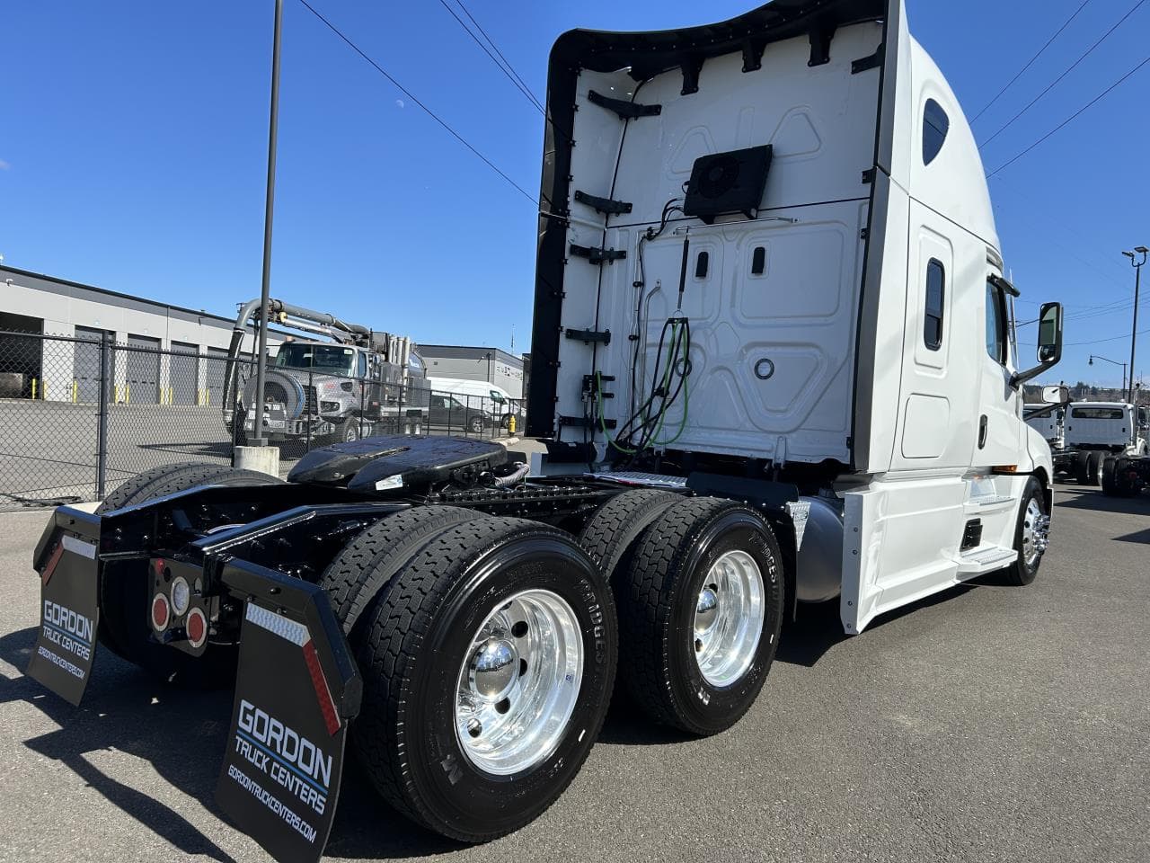 2027 Freightliner Cascadia — photo 5