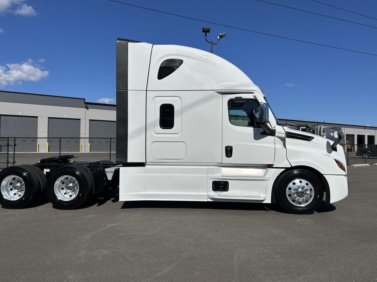 2027 Freightliner Cascadia — photo 6