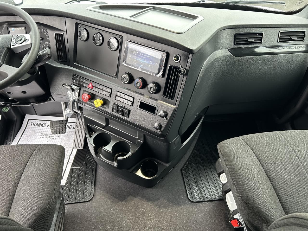2027 Freightliner Cascadia — photo 9