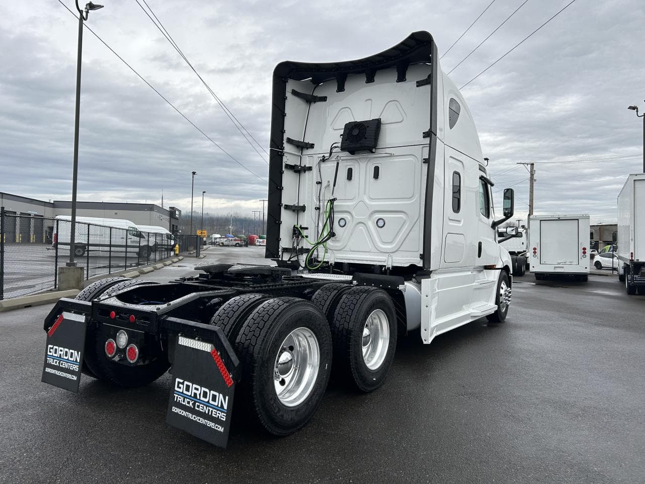 2027 Freightliner Cascadia — photo 4