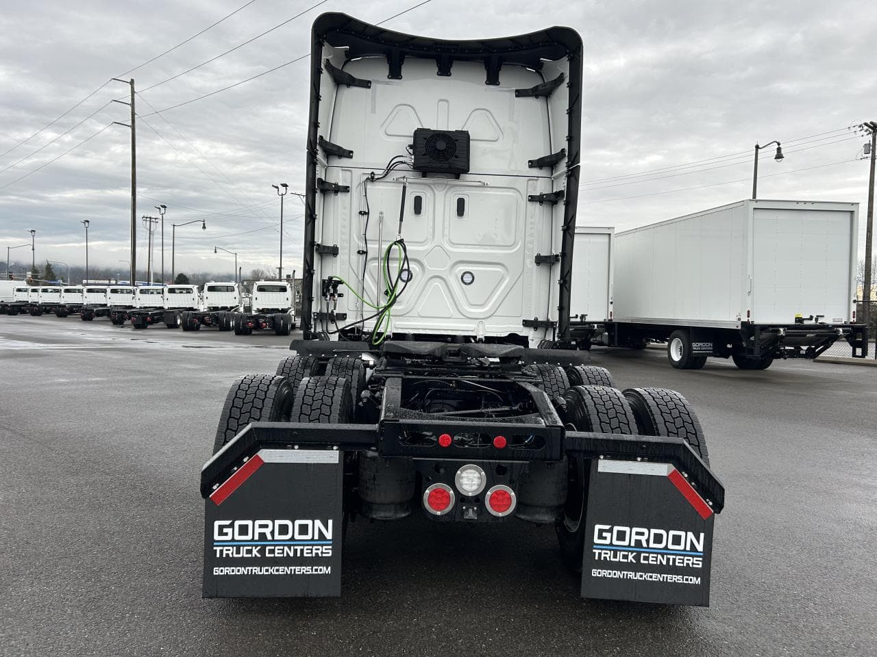 2027 Freightliner Cascadia — photo 3