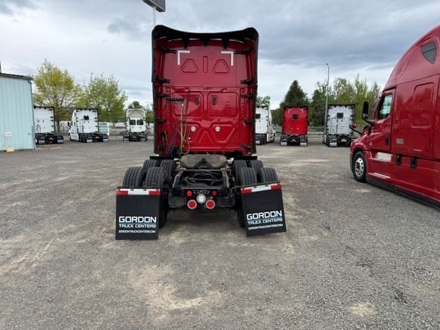 2022 Freightliner Cascadia — photo 12