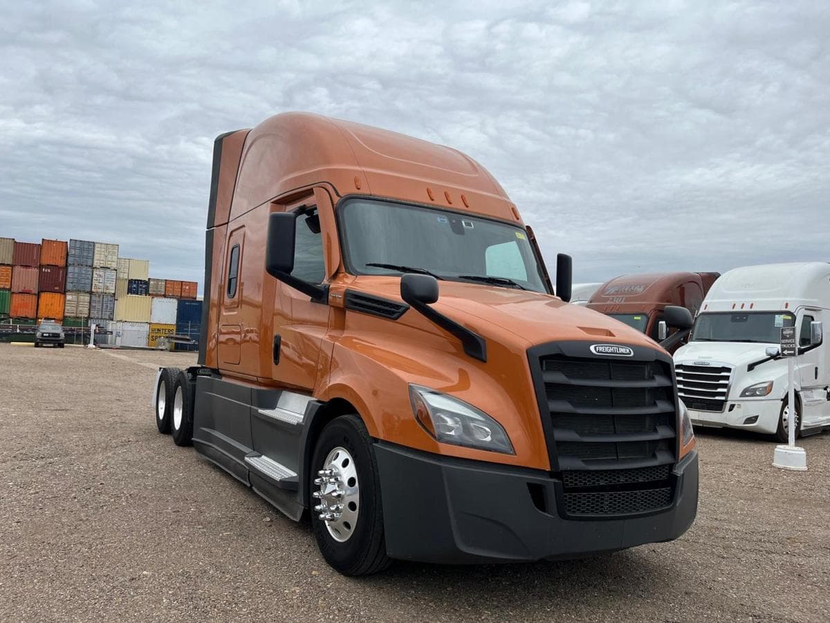 2025 Freightliner Cascadia — photo 1