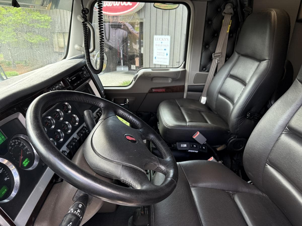 2023 KENWORTH W900L Sleeper — photo 11