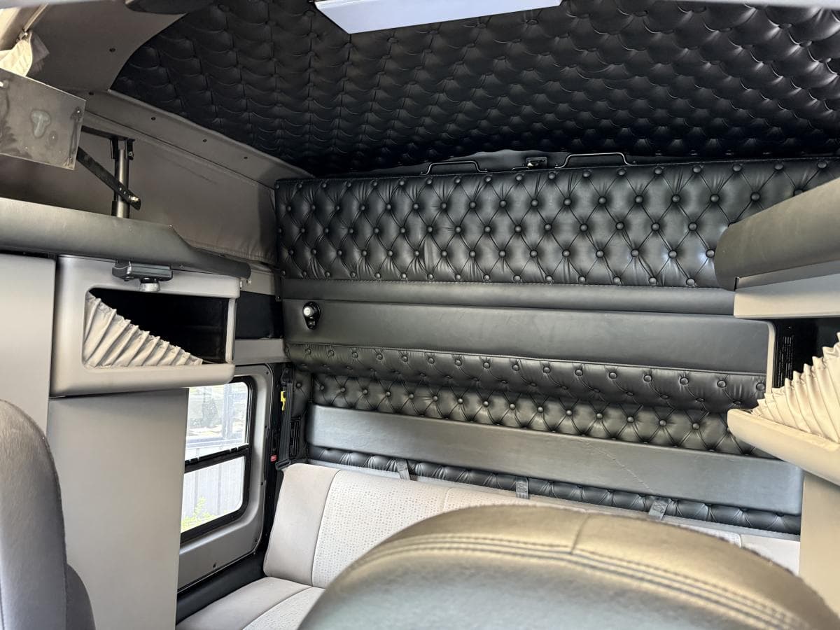 2023 KENWORTH W900L Sleeper — photo 12