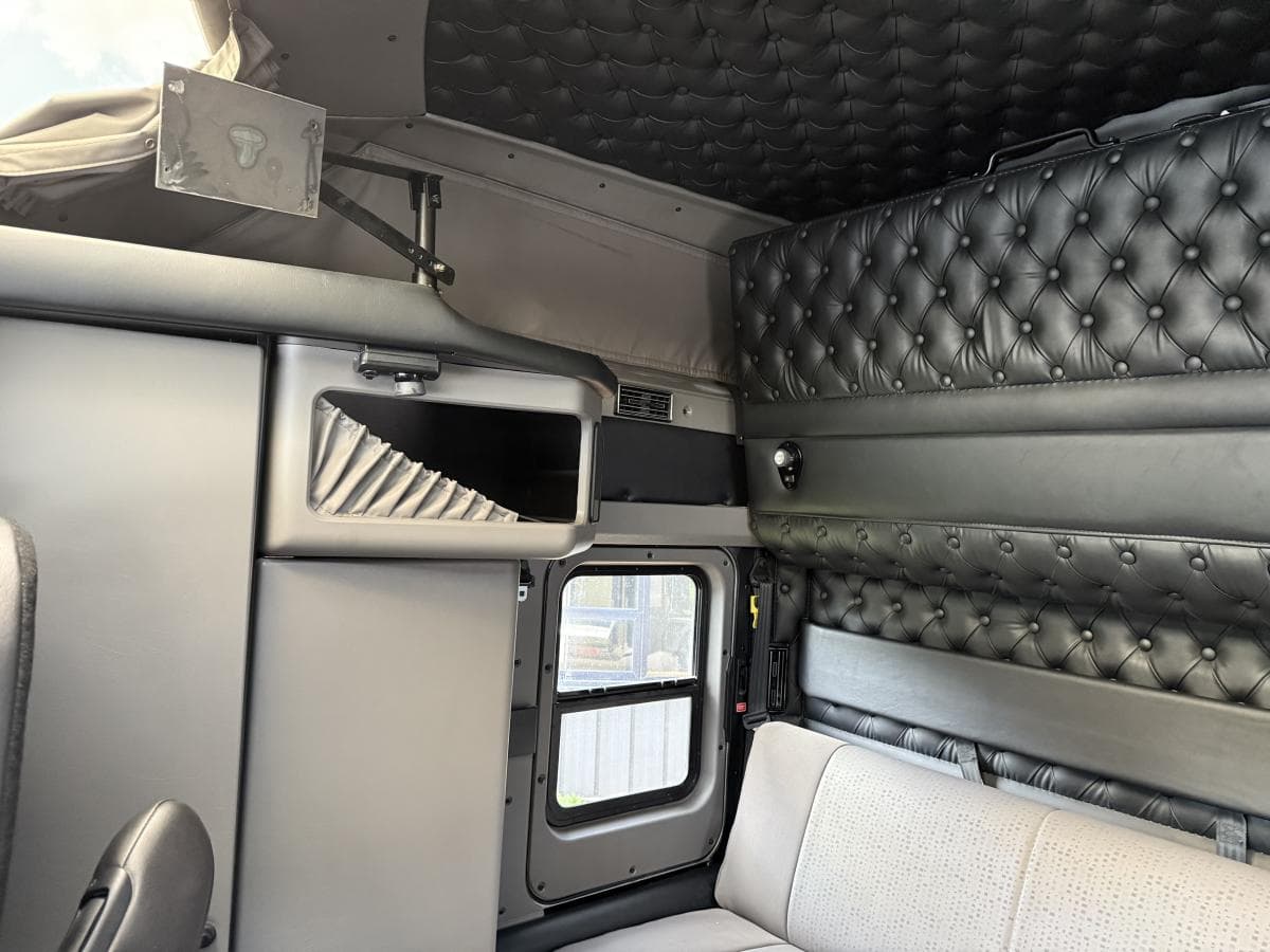 2023 KENWORTH W900L Sleeper — photo 13
